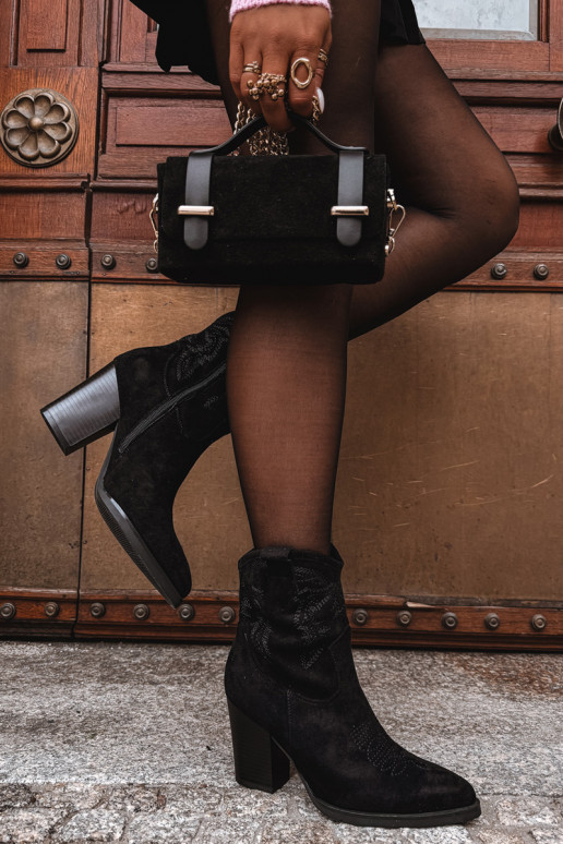 čižmy v kovbojskom štýle Dámske s podpätkami z eko semišuoIne čierna Carissa čižmy v kovbojskom štýle Dámske s podpätkami z eko semišuoIne čierna Carissa