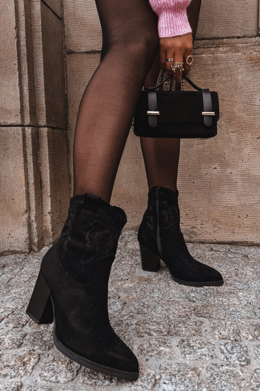 čižmy v kovbojskom štýle Dámske s podpätkami z eko semišuoIne čierna Carissa čižmy v kovbojskom štýle Dámske s podpätkami z eko semišuoIne čierna Carissa