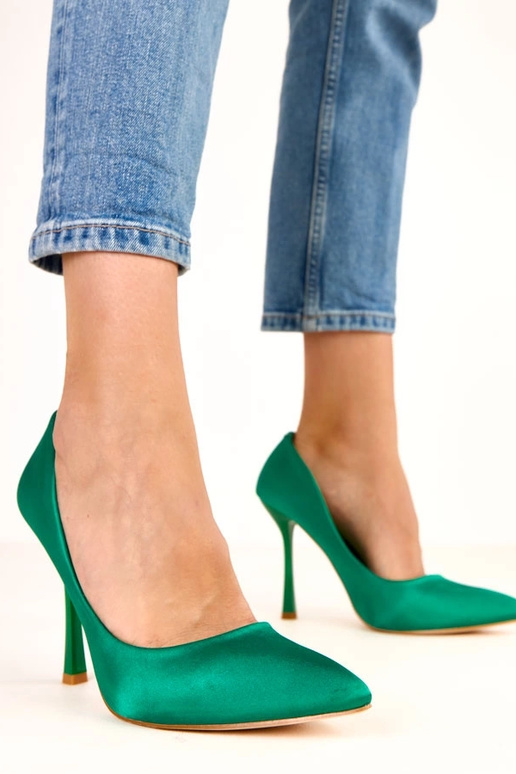 Zelené lodičky so saténovým zdobením... Zelené lodičky so saténovým zdobením...