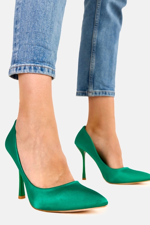 Zelené lodičky so saténovým zdobením... Zelené lodičky so saténovým zdobením...