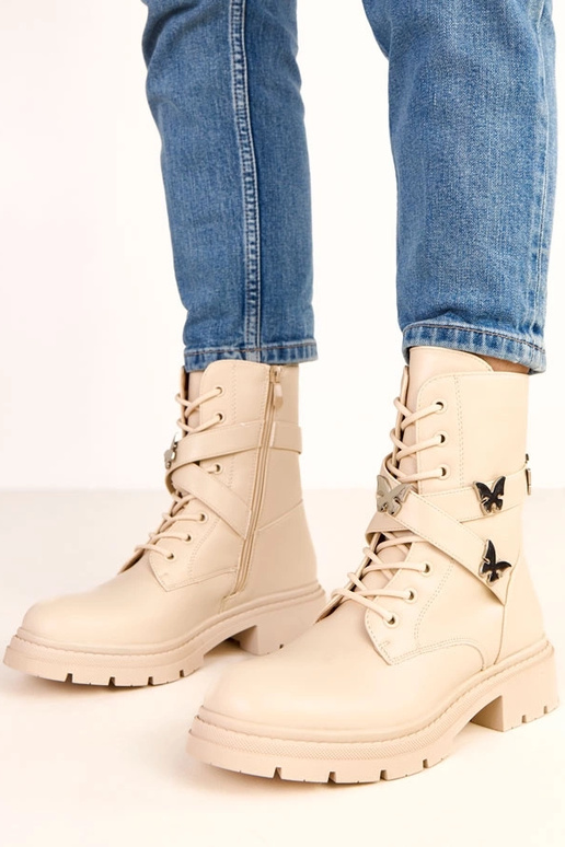 Pieskové čižmy zdobené motýlikmi Justia Pieskové čižmy zdobené motýlikmi Justia