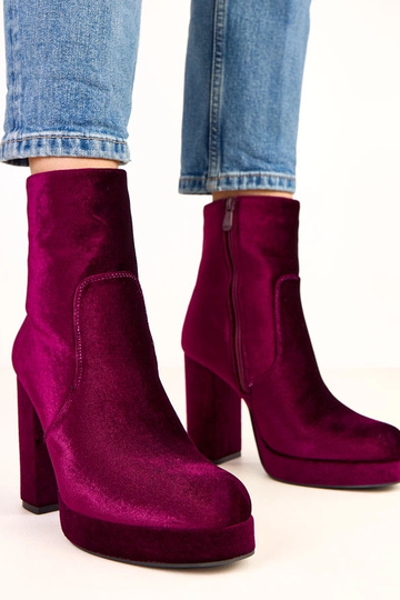 Fialové čižmy na hrubom...