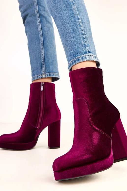 Fialové čižmy na hrubom podpätku s... Fialové čižmy na hrubom podpätku s...
