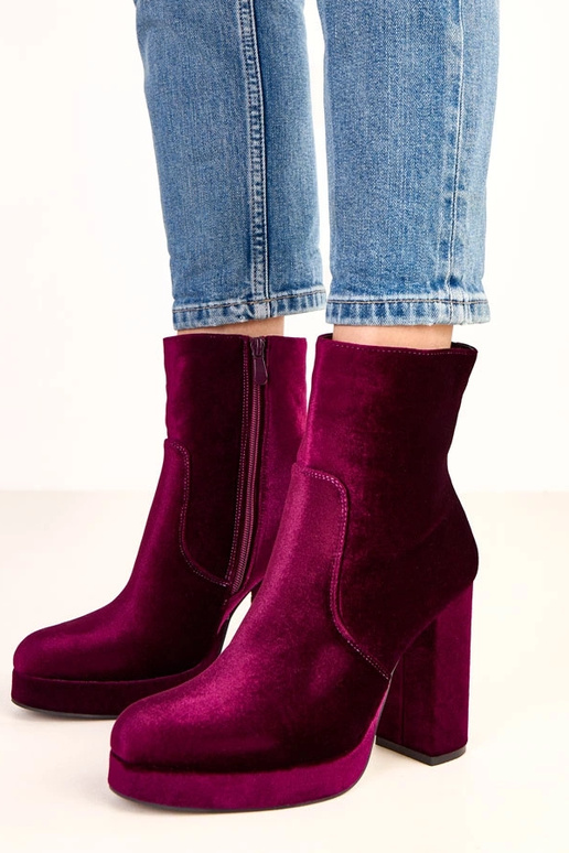 Fialové čižmy na hrubom podpätku s... Fialové čižmy na hrubom podpätku s...