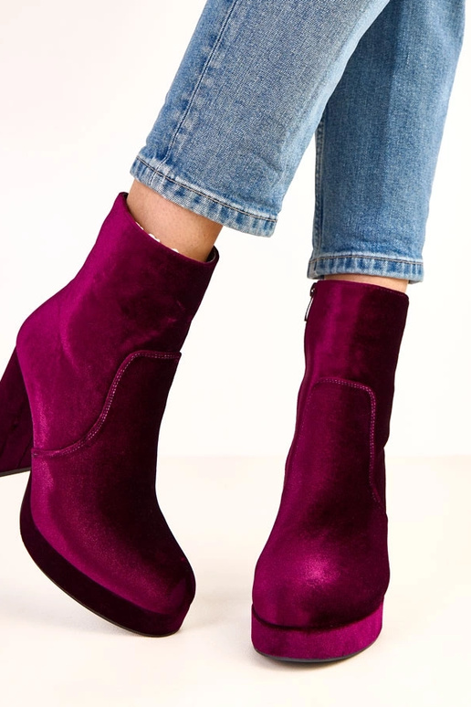 Fialové čižmy na hrubom podpätku s... Fialové čižmy na hrubom podpätku s...