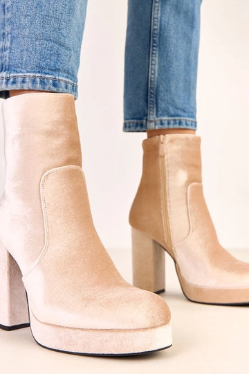 Pieskové čižmy na hrubom...