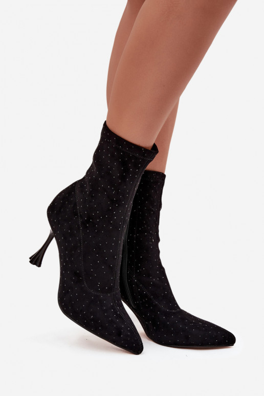 Zdobené Dámske čižmy s tenkými podpätkami D&A JC52-882 čierna Zdobené Dámske čižmy s tenkými podpätkami D&A JC52-882 čierna