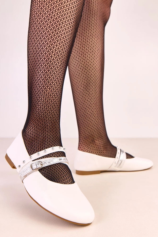 Biele baleríny s dekoratívnymi...