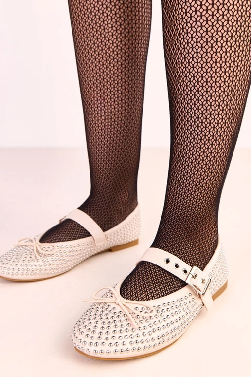 Pieskové baleríny zdobené nitmi a...