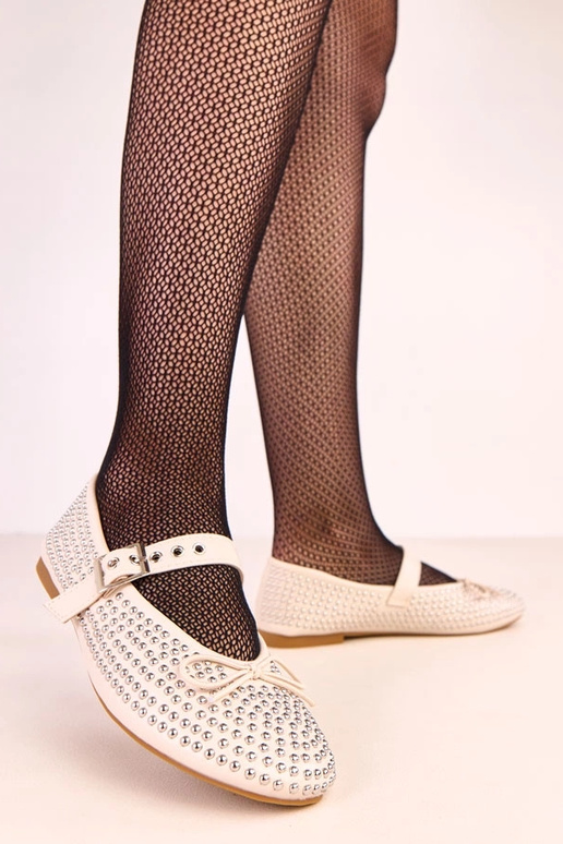 Pieskové baleríny zdobené nitmi a...