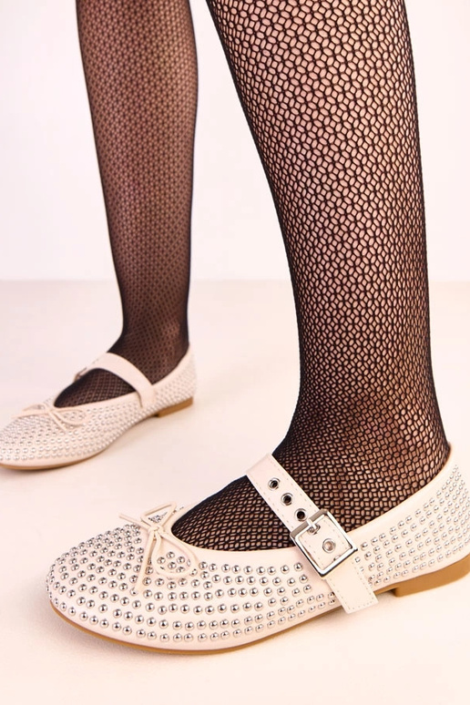 Pieskové baleríny zdobené nitmi a...