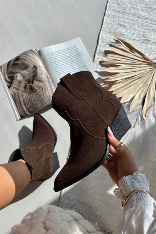 Trvalý model čižmy v kovbojskom štýle DámskeZapnutéturalnego zo semišuu CzekoladoIne Beretta Trvalý model čižmy v kovbojskom štýle DámskeZapnutéturalnego zo semišuu CzekoladoIne Beretta