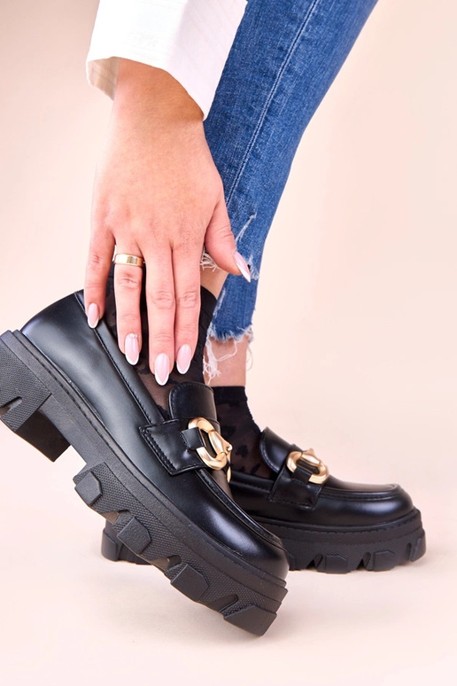 Čierne mokasíny so zlatou ozdobou Ruben