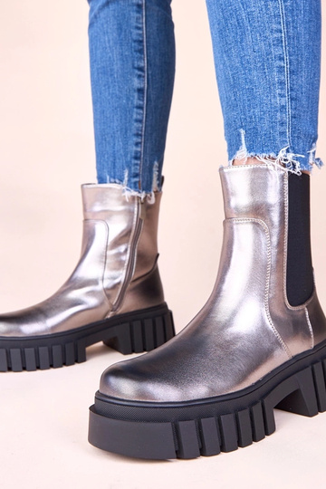 Strieborné čižmy na...