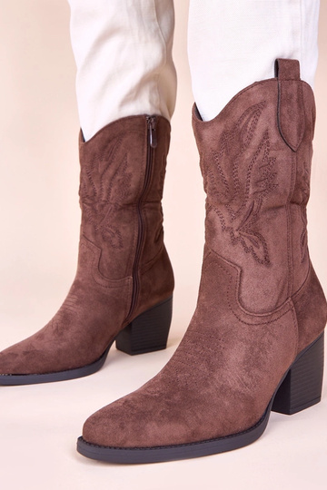Hnedé cowboy čižmy s dekoratívnou vyšívanou aplikáciou Cassa