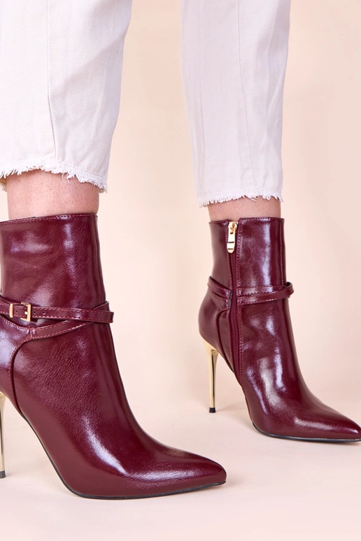 Čerešňové čižmy na zlatom ihlovom...