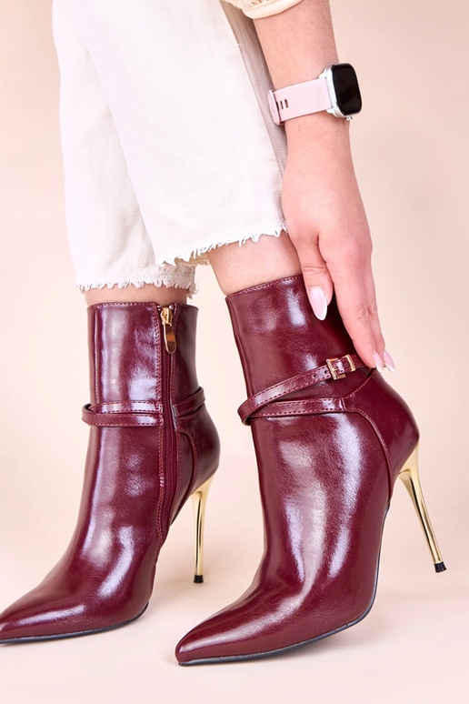 Čerešňové čižmy na zlatom ihlovom...