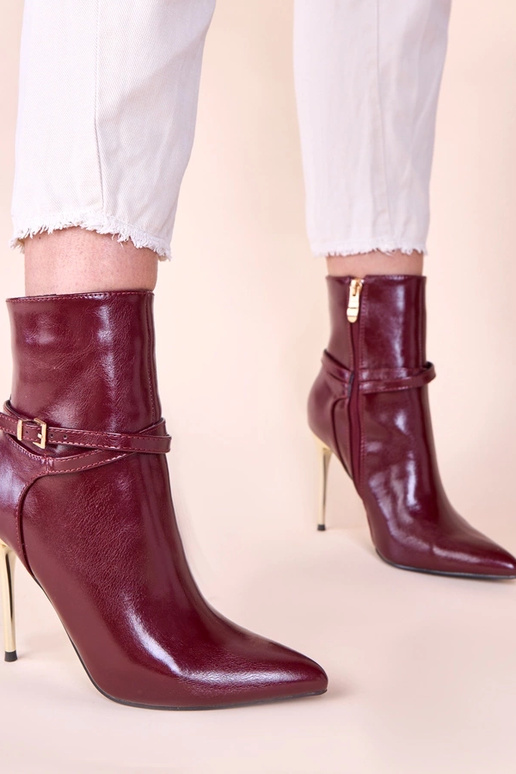 Čerešňové čižmy na zlatom ihlovom...