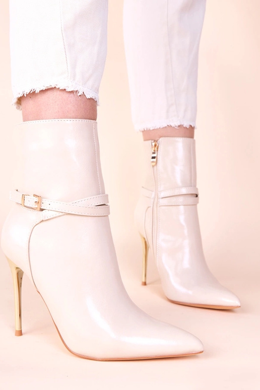 Pieskové čižmy na zlatom ihlovom...