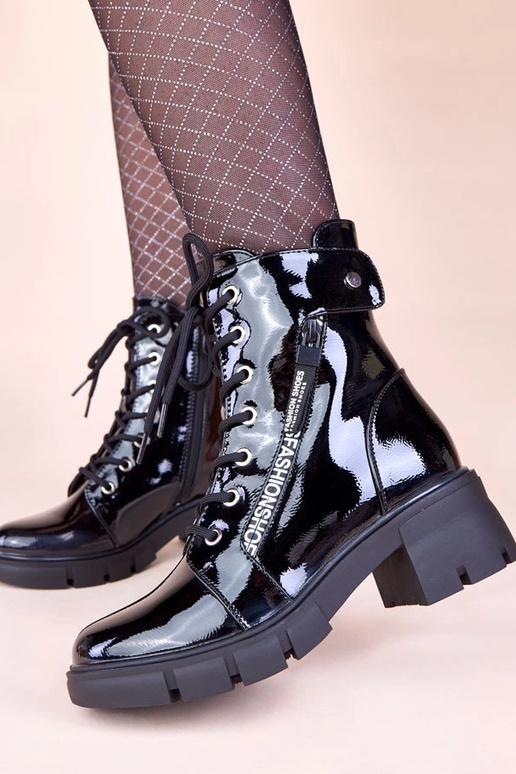 Čierne lakované masívne čižmy s...