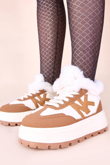 Hnedé športové topánky...