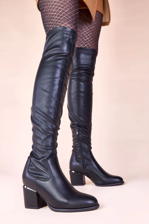 Čierne čižmy nad kolená na...