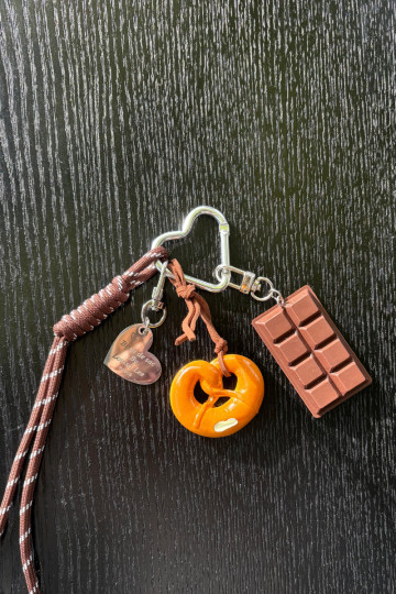 Kľúčenka alebo kabelka čokoládový pretzel so srdiečkami Jorine 2