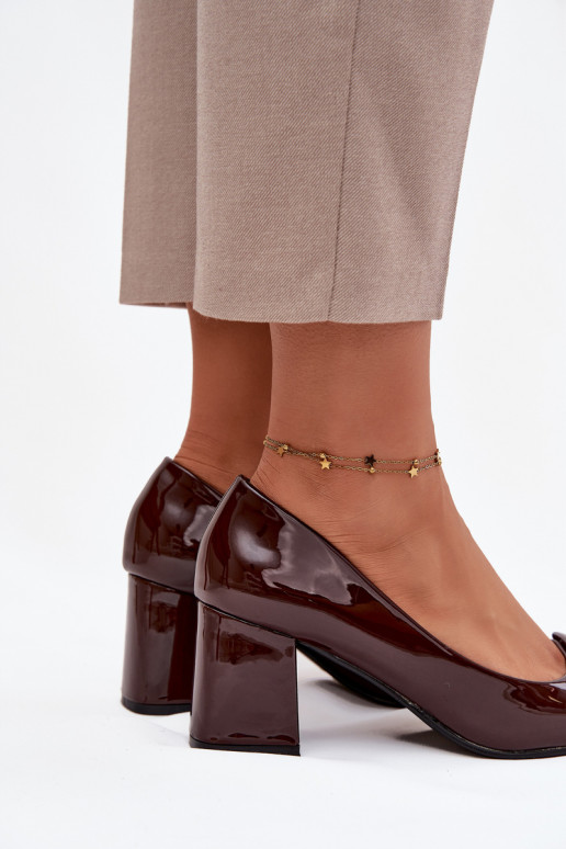 s lakovým efektom Topánky s podpätkami s ozdobami CzekoladoIne Isoline