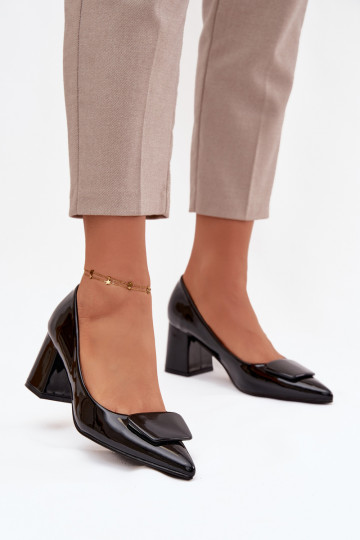 s lakovým efektom Topánky s podpätkami s ozdobami čierna Isoline