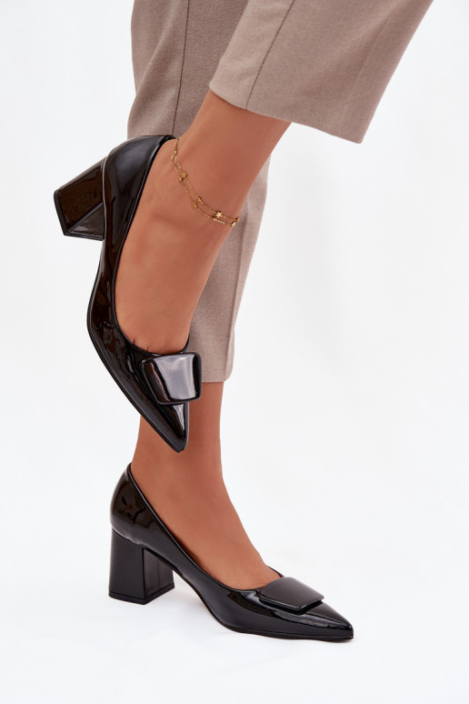 s lakovým efektom Topánky s podpätkami s ozdobami čierna Isoline