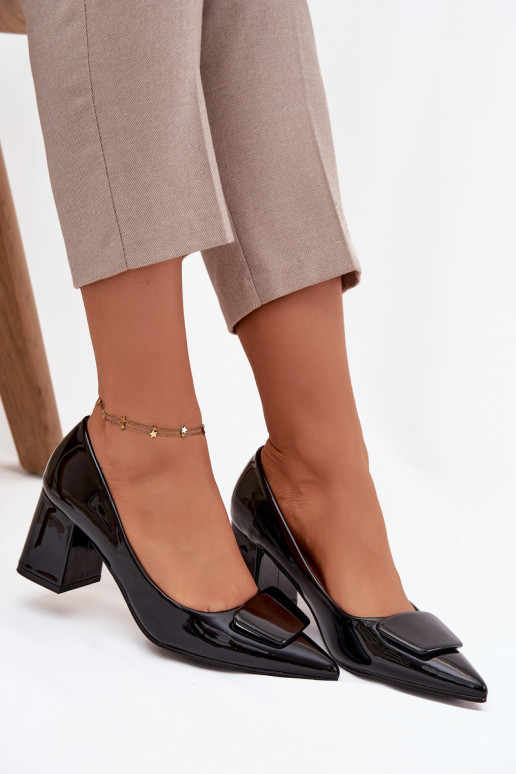 s lakovým efektom Topánky s podpätkami s ozdobami čierna Isoline