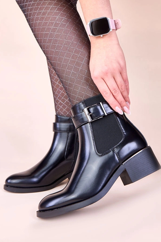 Čierne klasické čižmy s lakovaným...