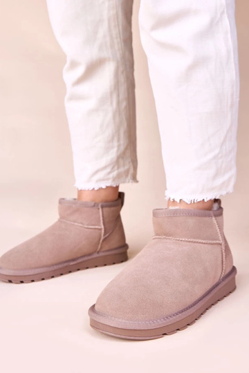 Sivé snehové čižmy z pravej...