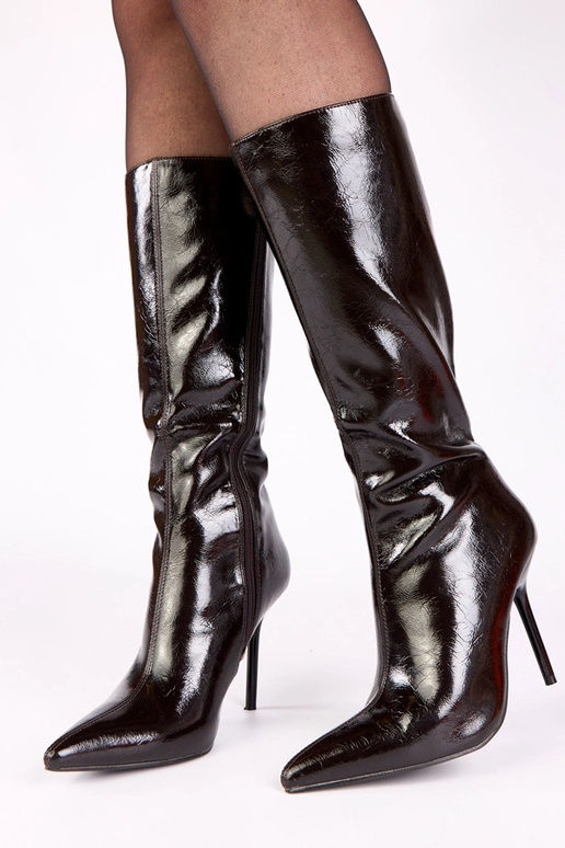 Hnedé lakované čižmy na vysokom...