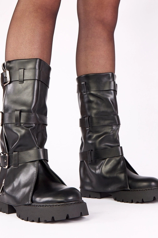 Čierne čižmy s platformou a ohnutým...