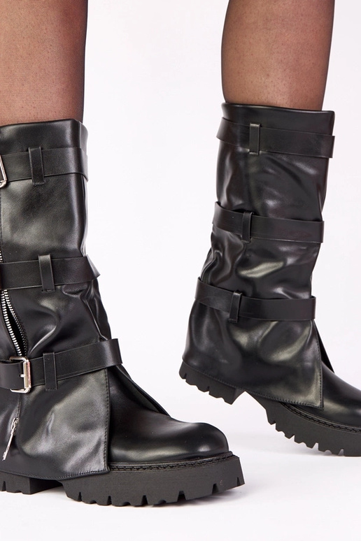 Čierne čižmy s platformou a ohnutým...