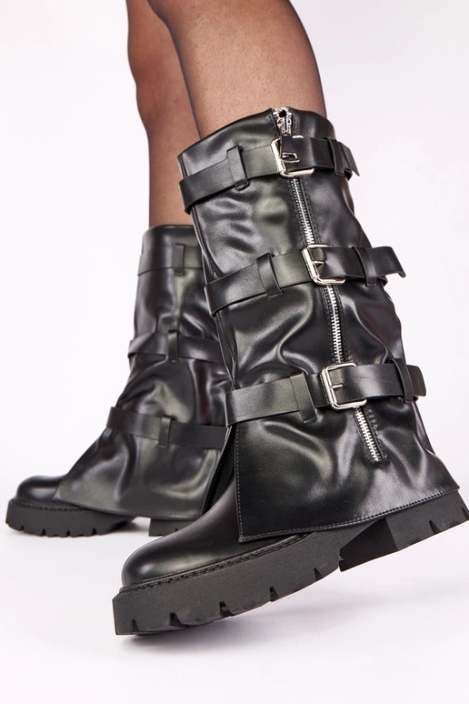 Čierne čižmy s platformou a ohnutým...