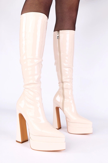 Pieskové čižmy na podpätku...