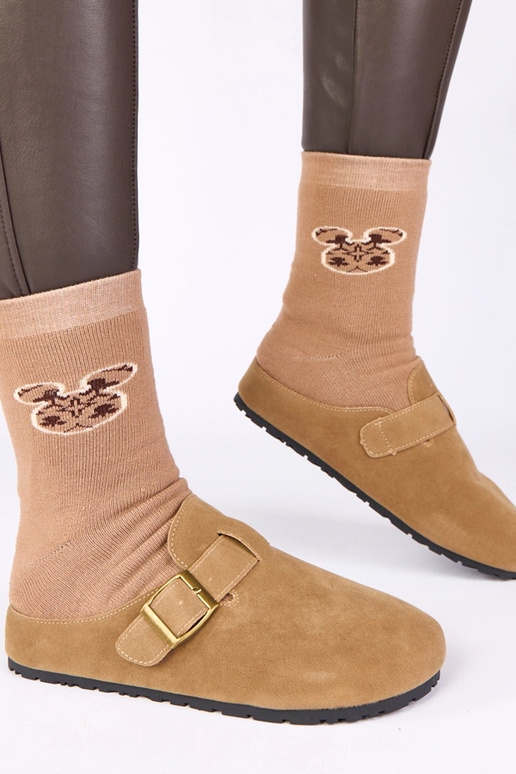 Pieskové čižmy s dekoratívnou sponou...