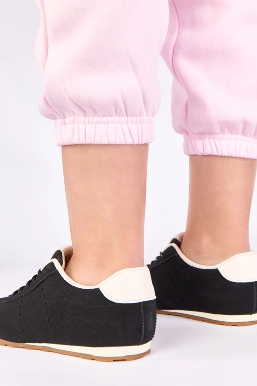 Čierne športové topánky s bielym...