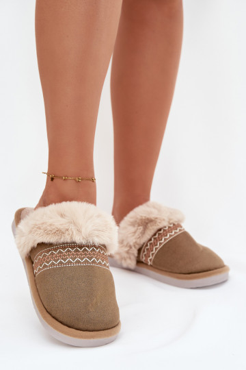 Papuče Dámske s kožušinou I Haftem zelená farba Devianne 2