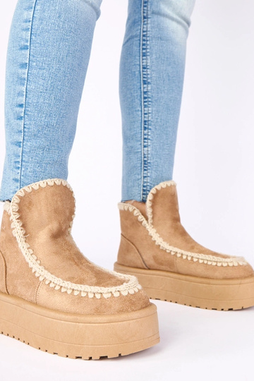 Tmavo pieskové snehové...