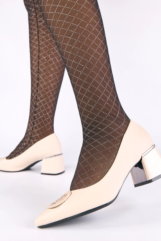 Pieskové dámske topánky na stĺpiku...