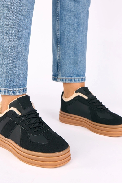 Čierne športové topánky zateplené...