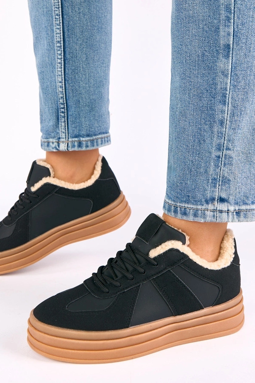 Čierne športové topánky zateplené...