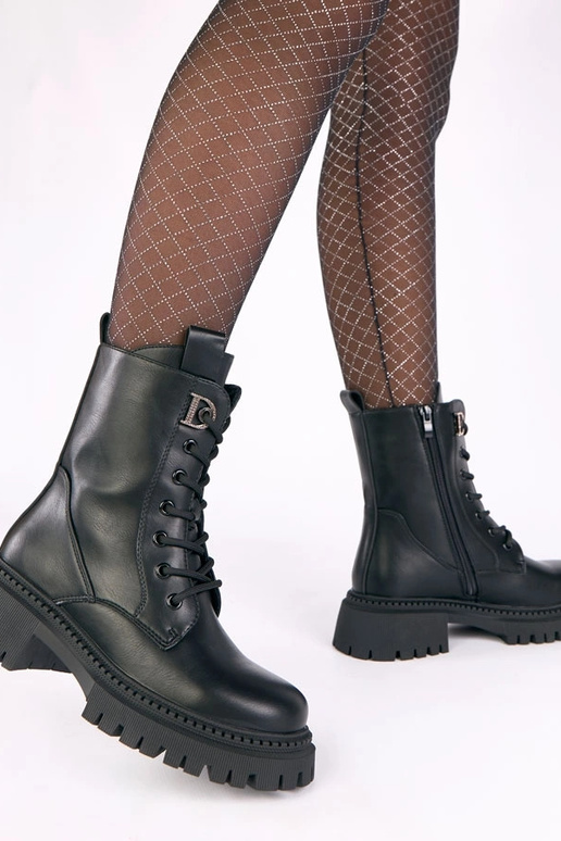 Čierne kotníkové topánky na platforme...