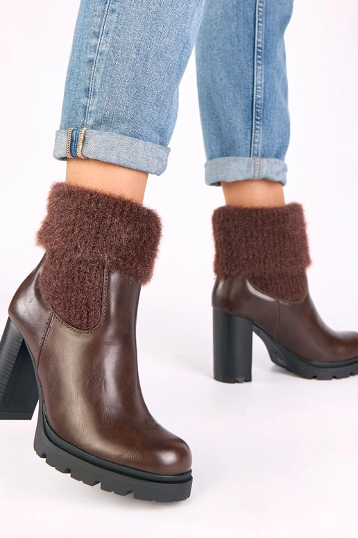 Hnedé topánky na podpätku so zdobeným...