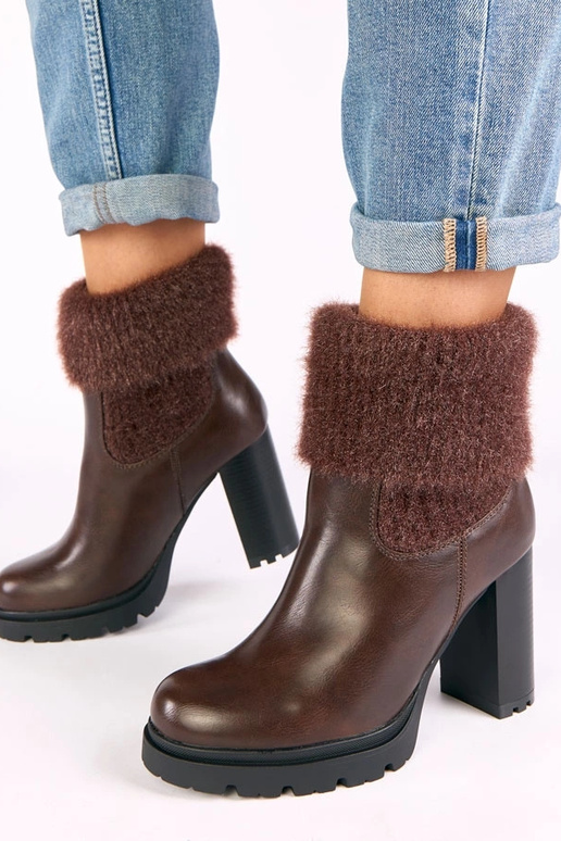 Hnedé topánky na podpätku so zdobeným...