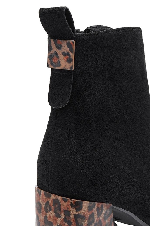 Čierne topánky na laku s leopardím...