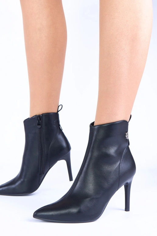 Čierne topánky na tenkom podpätku s...